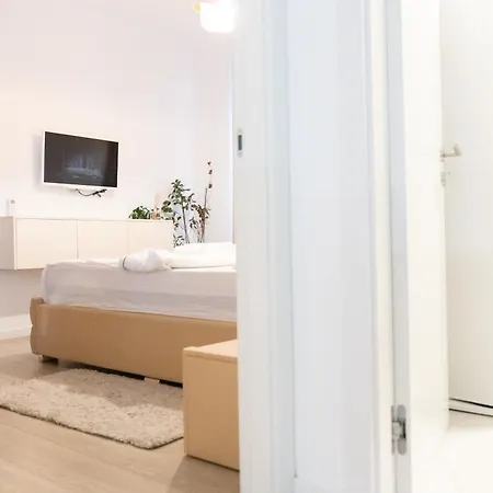 Luxury Brand New Win Herastrau Апартаменти