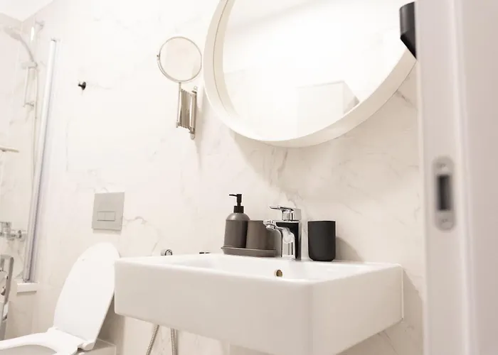 Luxury Brand New Win Herastrau Бухарест